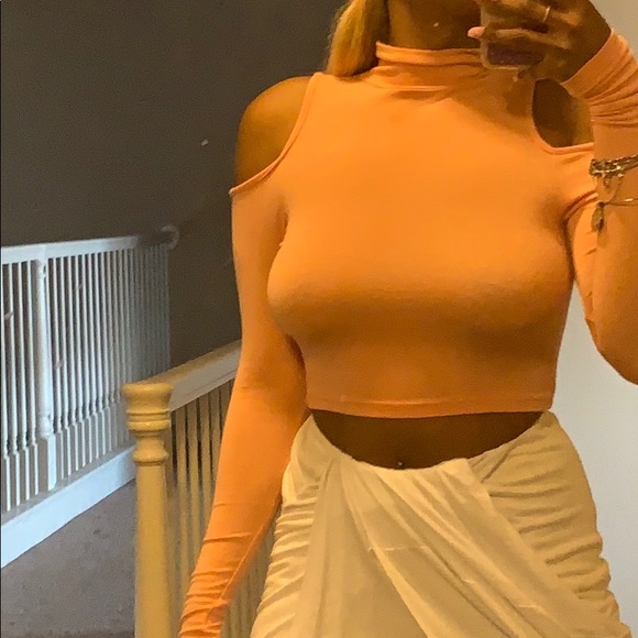 Cold Shoulder Backless Top🎟 - Picture 2 of 5